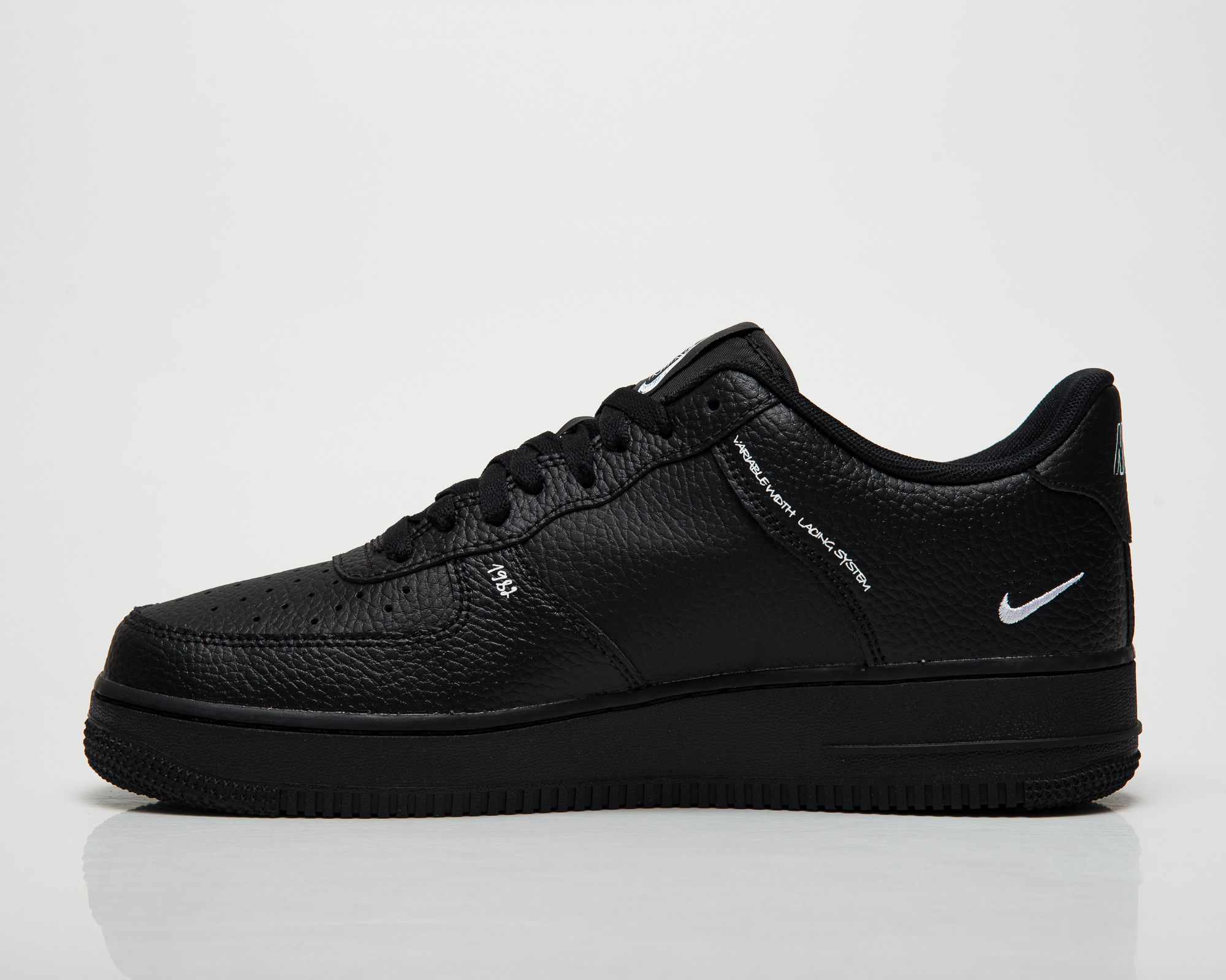 【期間限定お試し価格】 | Sketch Utility LV8 1 Force Air Nike CW7581-001 SIL | Juoda | スニーカー