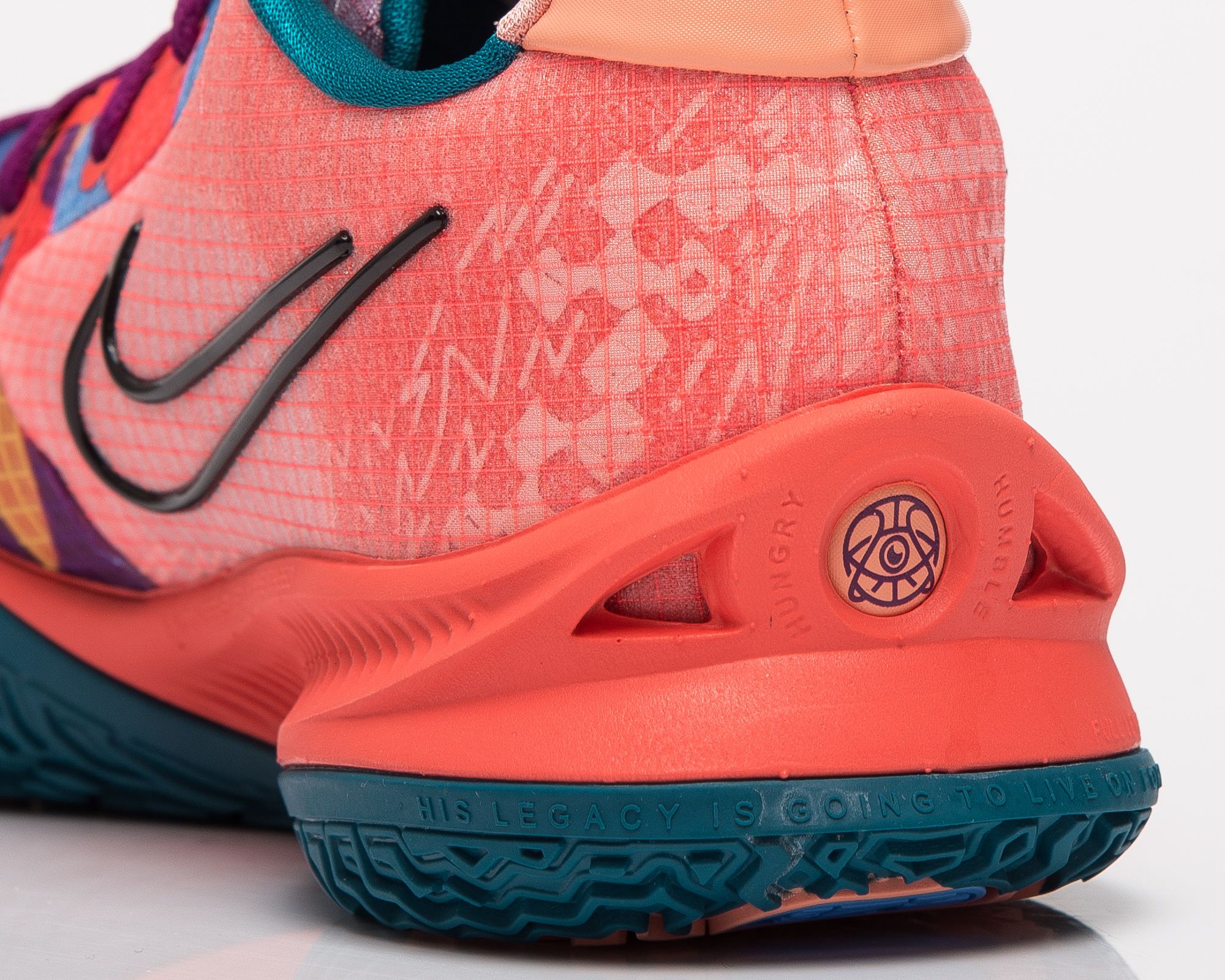 Nike Kyrie Low 4 1 World 1 People | CW3985-600 | Raudona | SIL