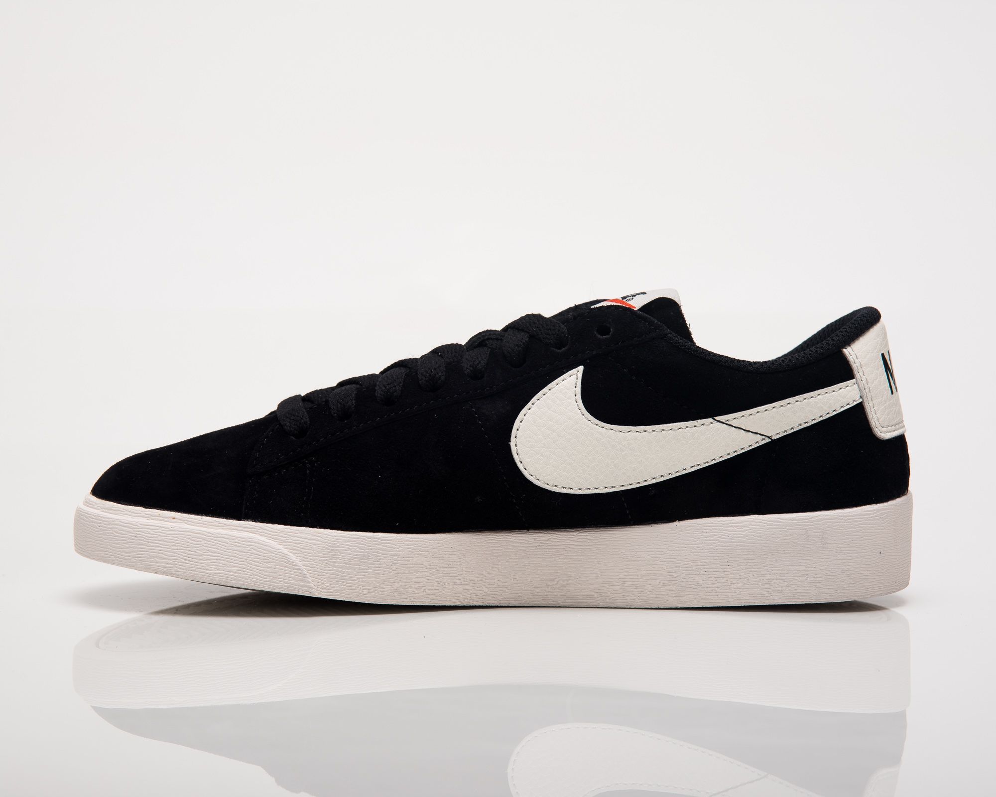 Av937 nike store