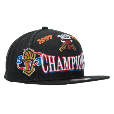 Kepurės Moterims Mitchell & Ness NBA Chicago Bulls 97 Champions Wave Snapback kepurė 1077-CBUYYPPP-BLCK Juoda