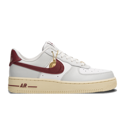 Laisvalaikio Batai Kolekcijos Nike Wmns Air Force 1 '07 SE DV7584-001 Balta