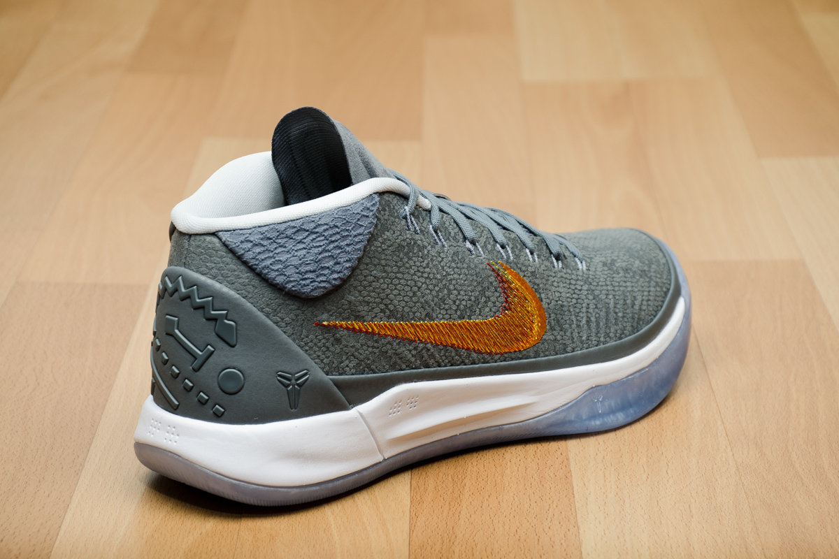 size 4 nike kobe shoes