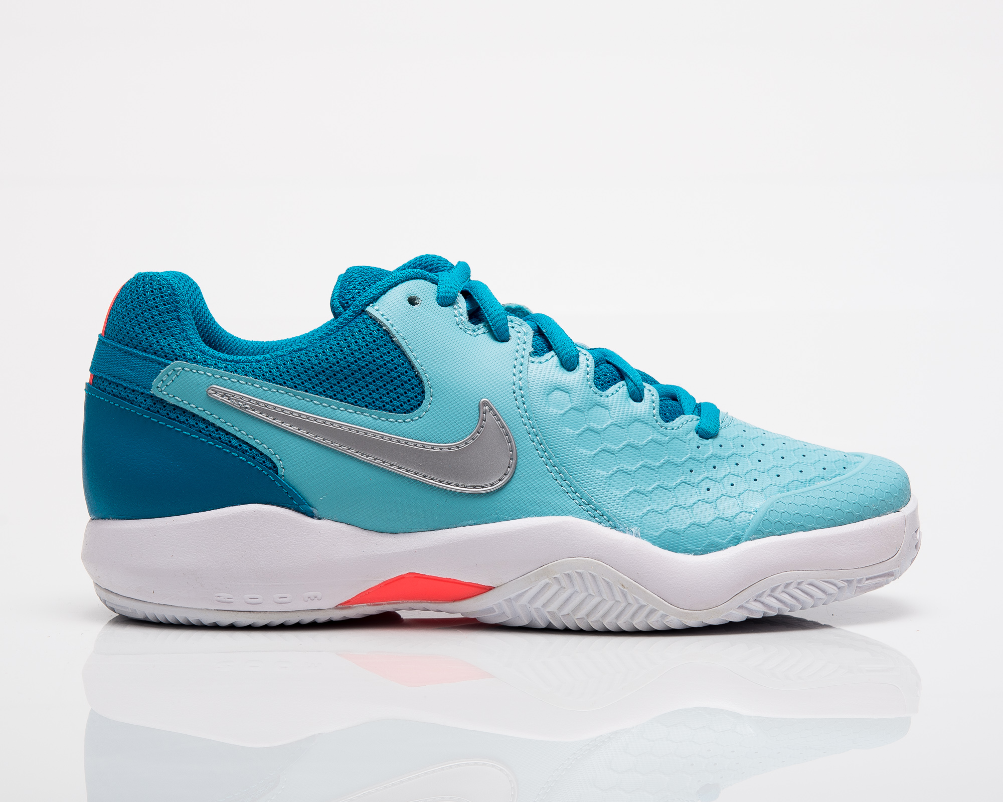 clay tennis shoes nike