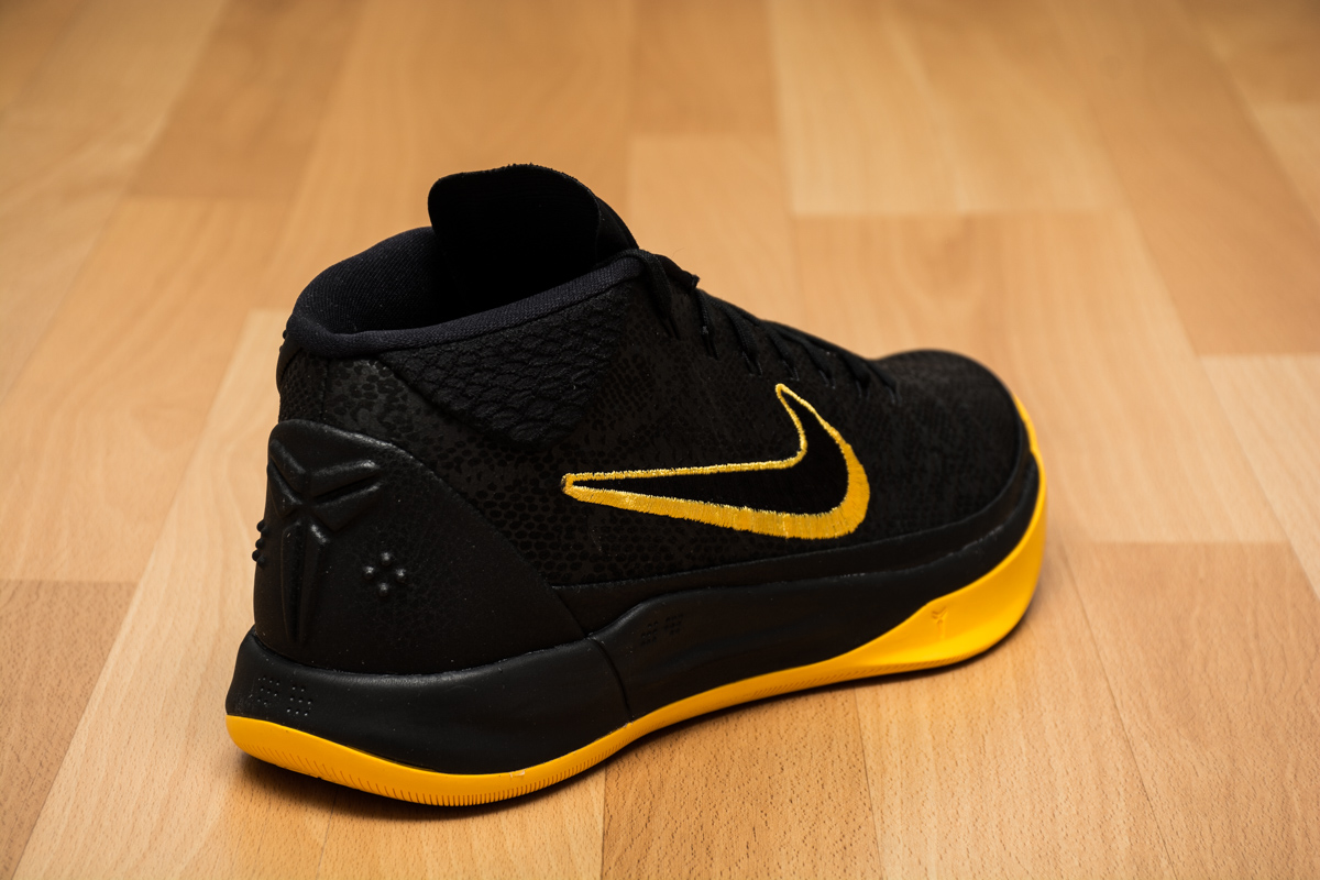 kobe mid top shoes