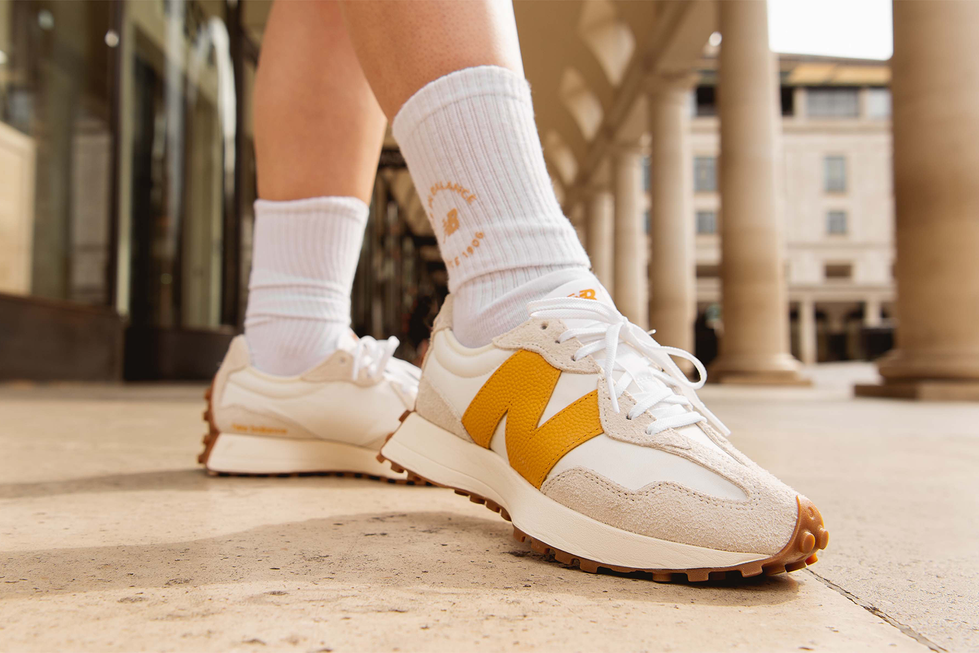 New Balance 327 kedai - 70-ųjų įkvėptas stilius, atradęs sėkmę šiuolaikiniame mados pasaulyje