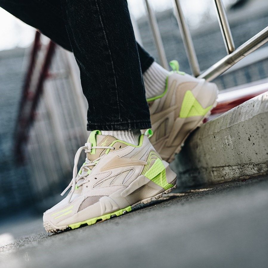 reebok white & pink club c 85 shoes